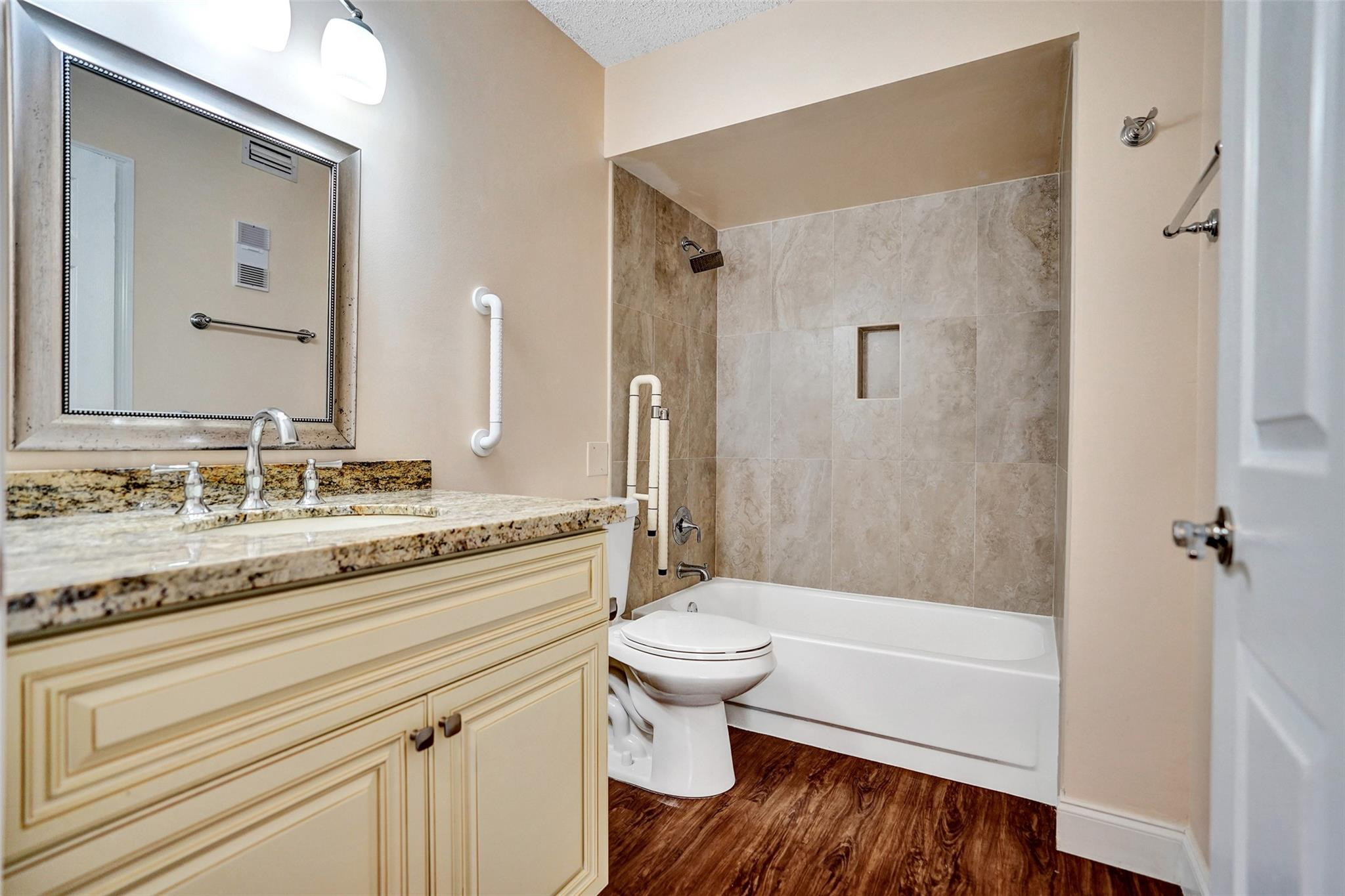 9215 Flynn Circle, Unit 6 Boca Raton, FL 33496 - Photo 25 of 34 guest bathroom