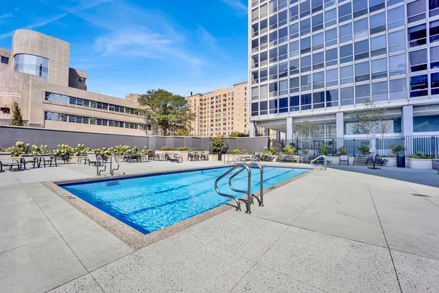 $369,000 | 340 West Diversey Parkway, Unit 2718, Chicago, IL 60657