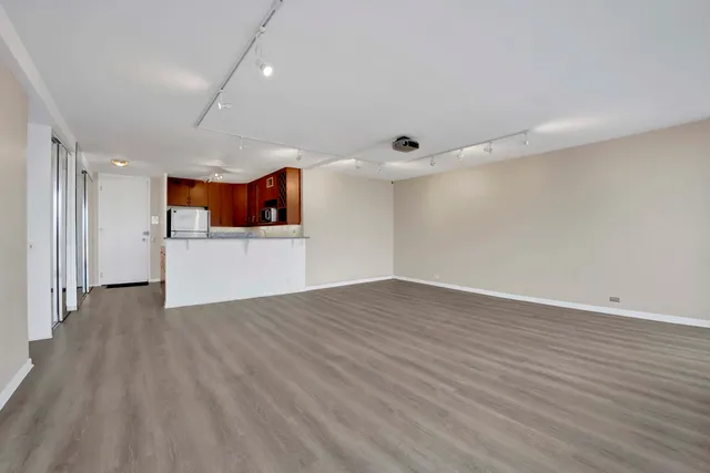 $369,000 | 340 West Diversey Parkway, Unit 2718, Chicago, IL 60657