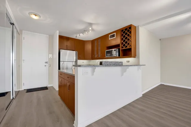 $369,000 | 340 West Diversey Parkway, Unit 2718, Chicago, IL 60657