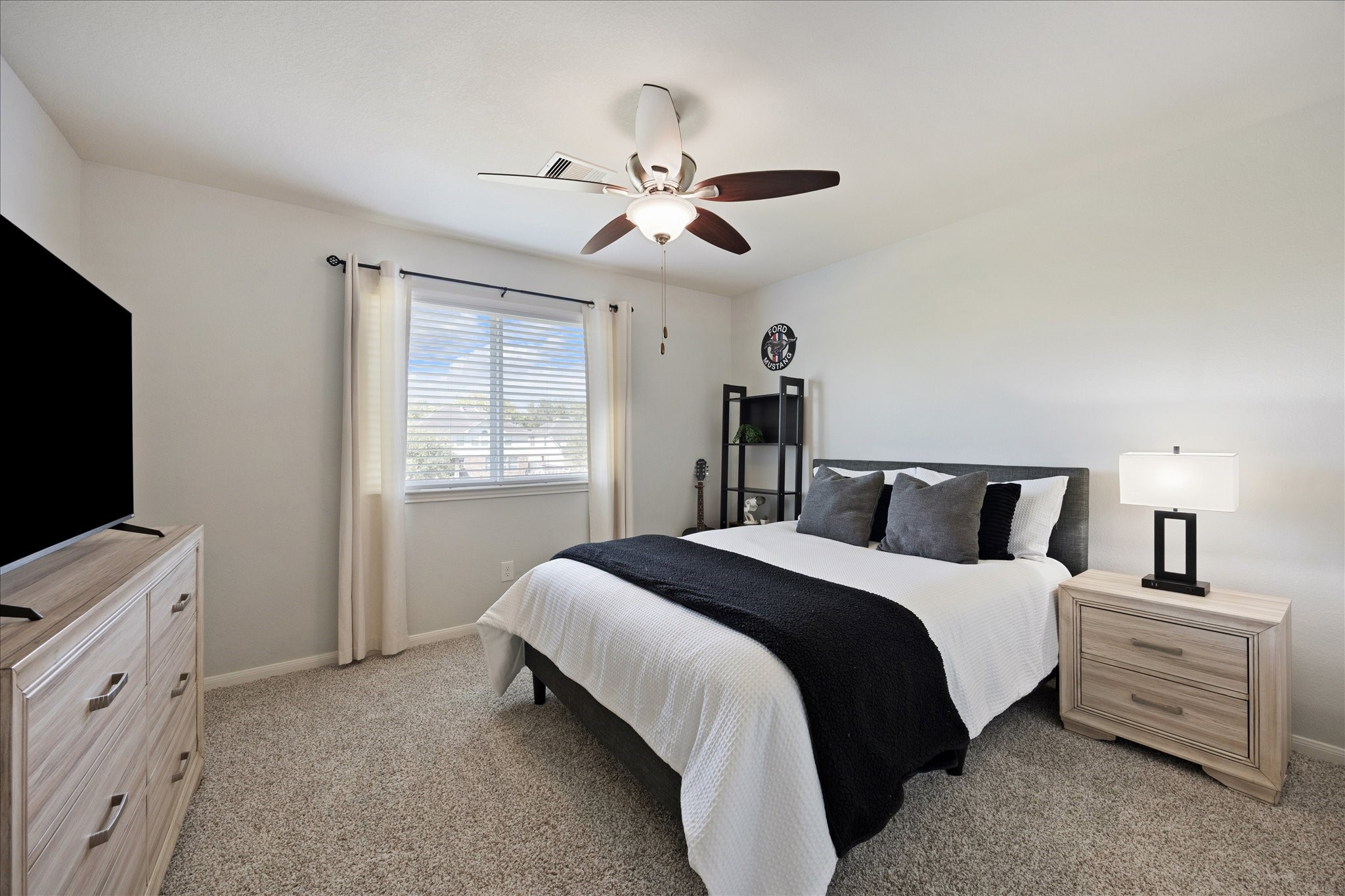 5922 Watford Bend Rosenberg, TX 77471 - Photo 29 of 34 a bed room with a bed and a tv