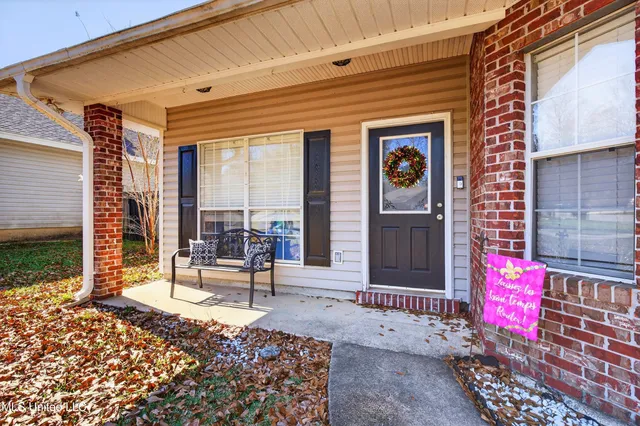 $229,000 | 9823 Ala Moana Street, Diamondhead, MS 39525