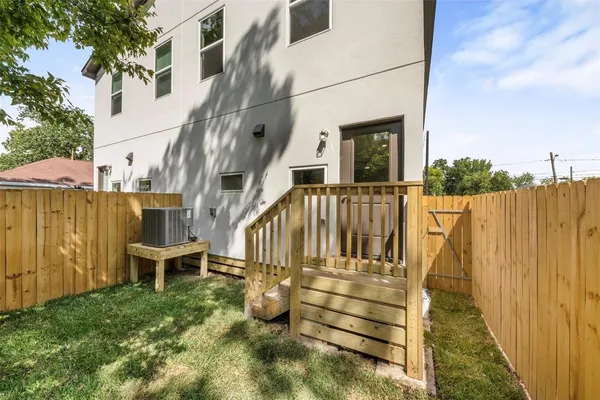 $2,150 | 1222 East 33rd Street, Houston, TX 77022