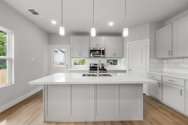 $2,150 | 1222 East 33rd Street, Houston, TX 77022