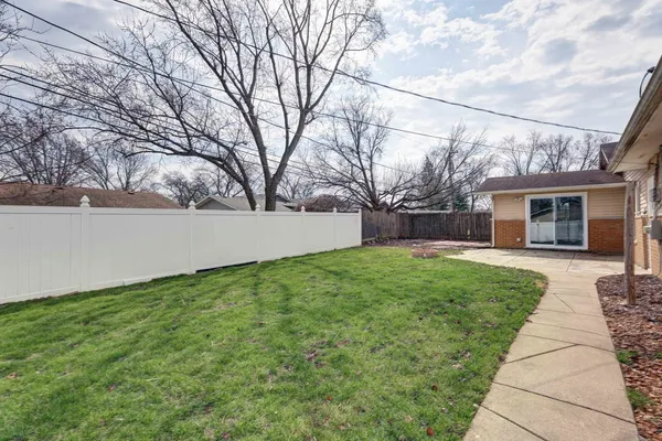 a view of backyard with a garden and trees