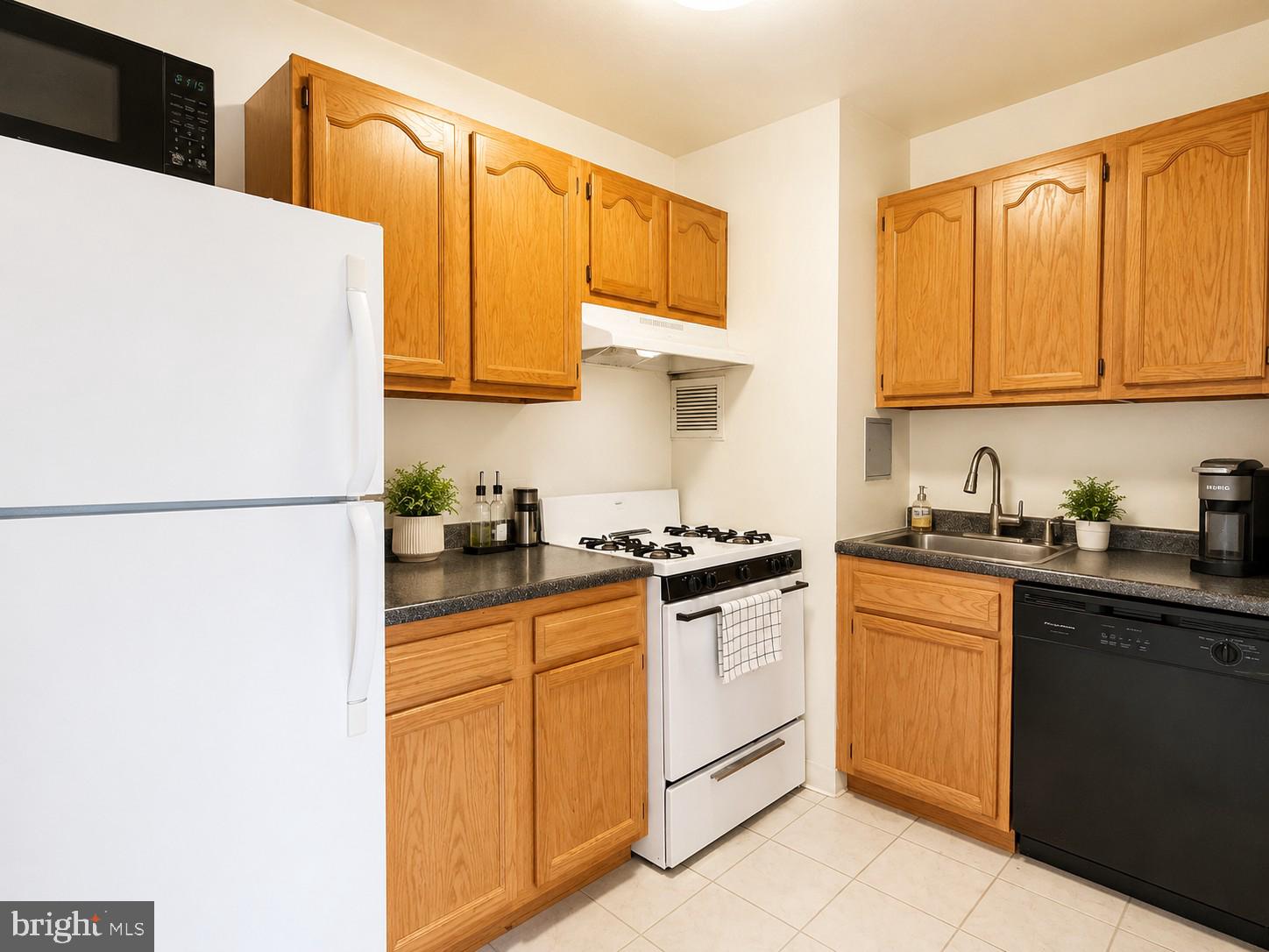200 Locust Street, Unit 11HN Philadelphia, PA 19106 - Photo 2 of 11