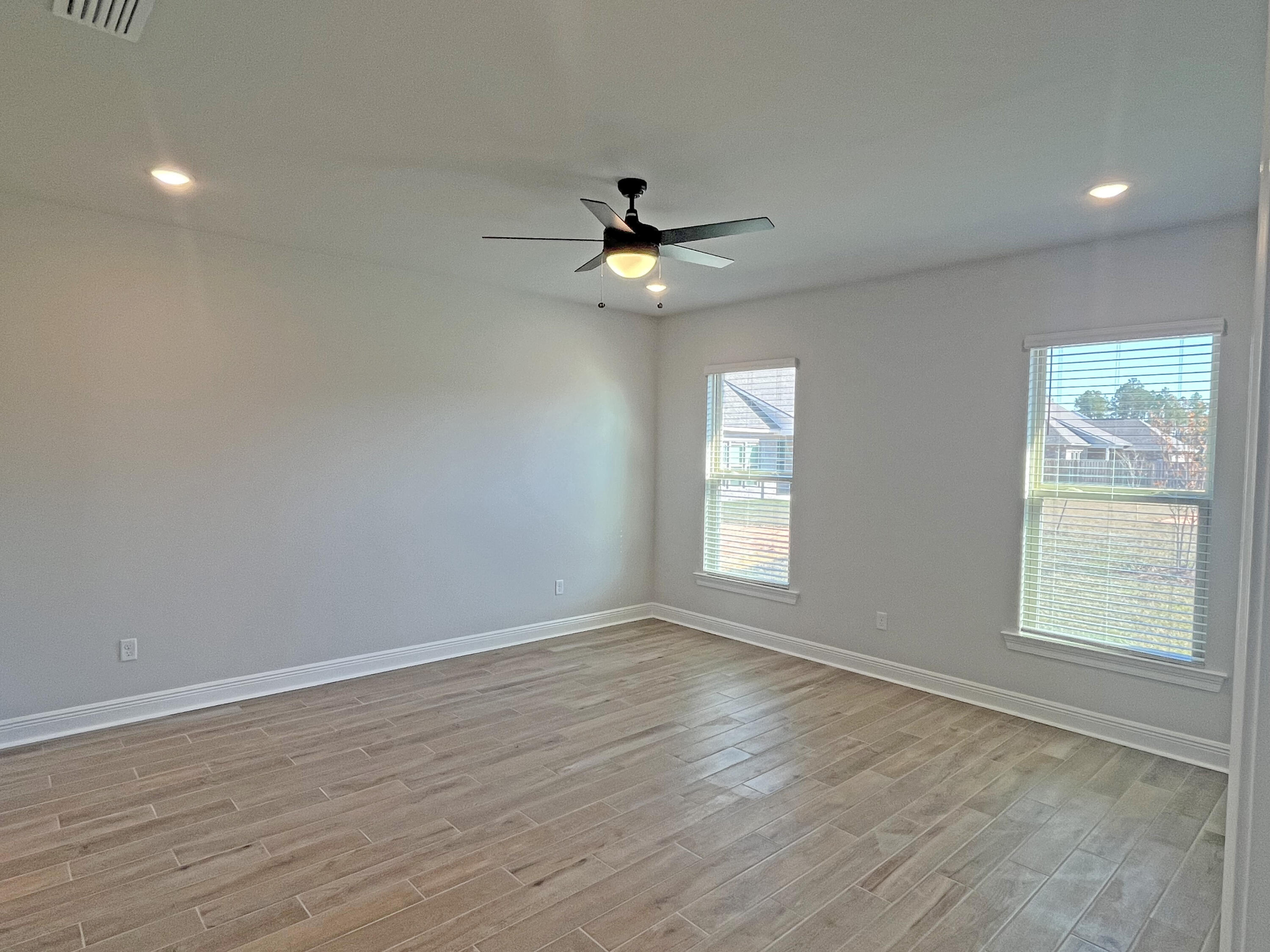 303 East Tweet Street Freeport, FL 32439 - Photo 11 of 31 IMG_1311