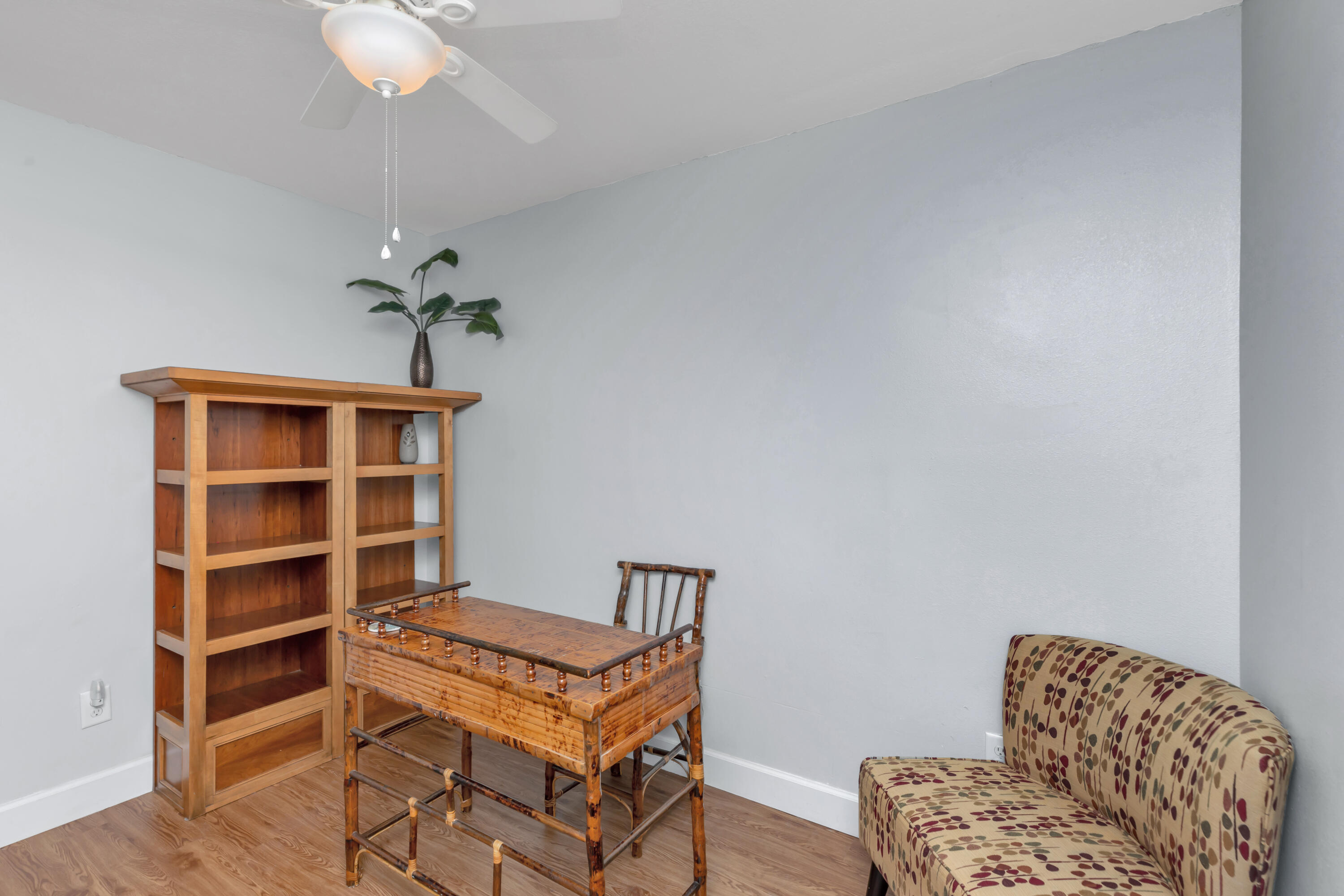 79 6th Street Santa Rosa Beach, FL 32459 - Photo 10 of 42 a room with a workspace