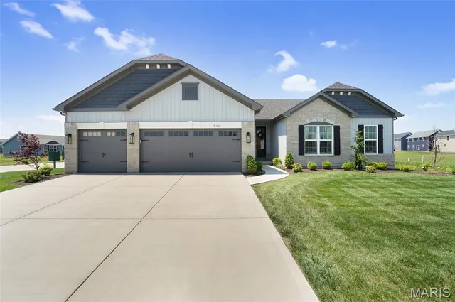$629,900 | 701 Palisades Drive, St. Charles, MO 63301