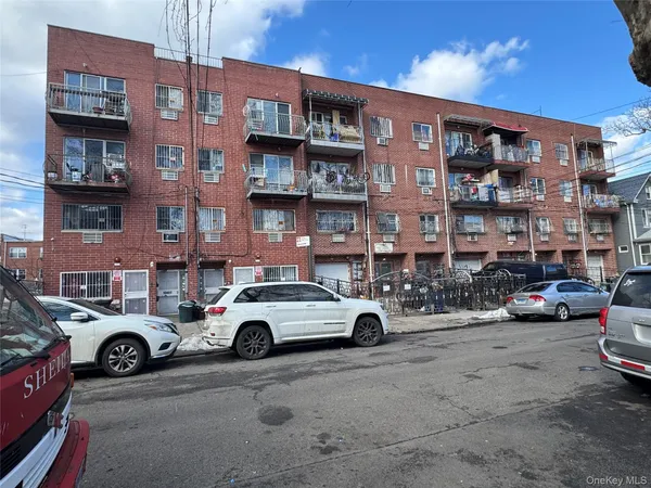 a car parked in front of a building