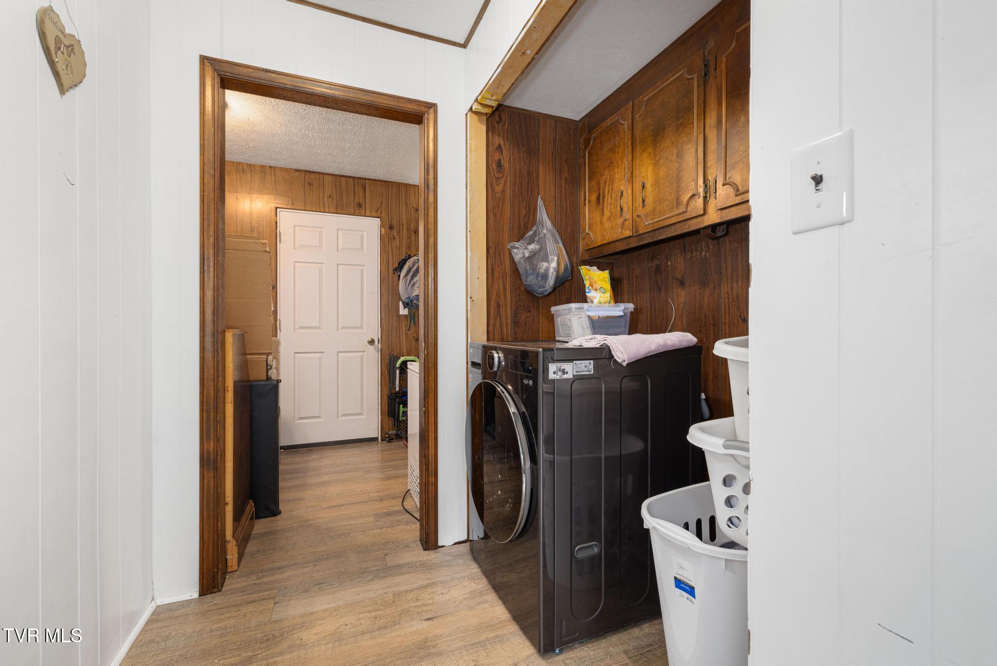 780 Dry Branch Road Bluff City, TN 37618 - Photo 22 of 32 Laundry room