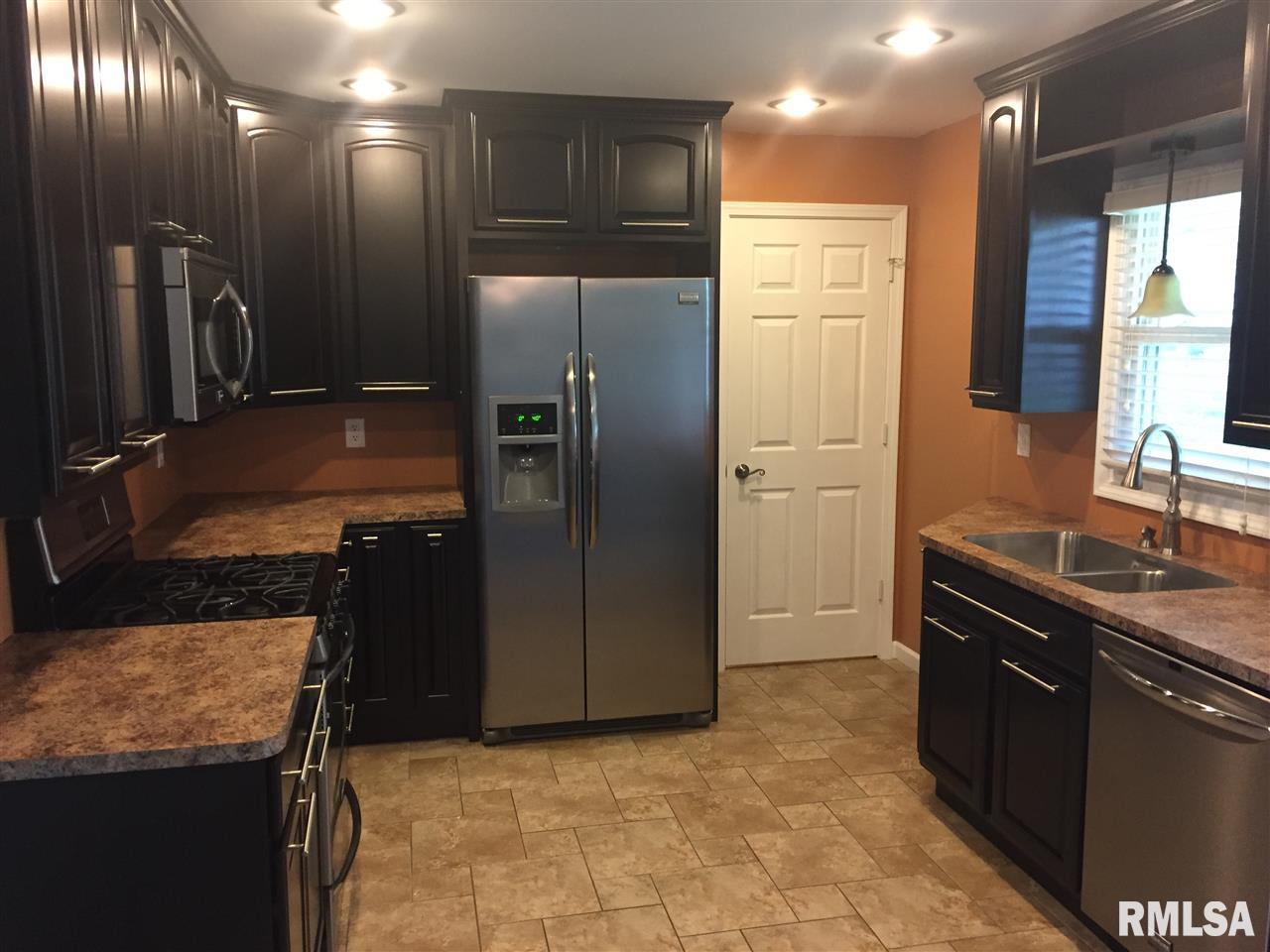 1525 West Cloverdale Road Chillicothe, IL 61523 - Photo 3 of 36 Gallery Image 3