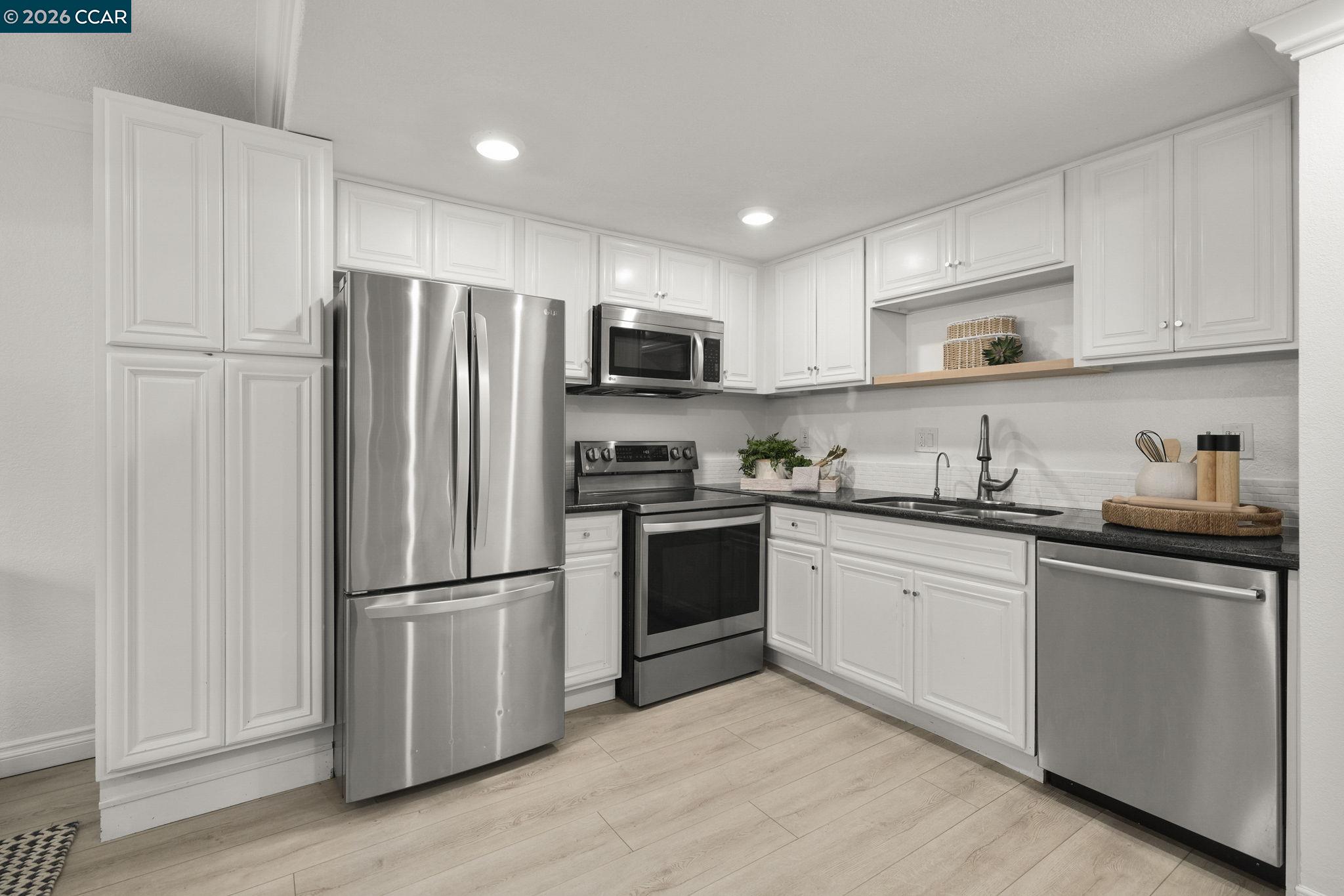 1052 Bancroft Road Concord, CA 94518 - Photo 9 of 37