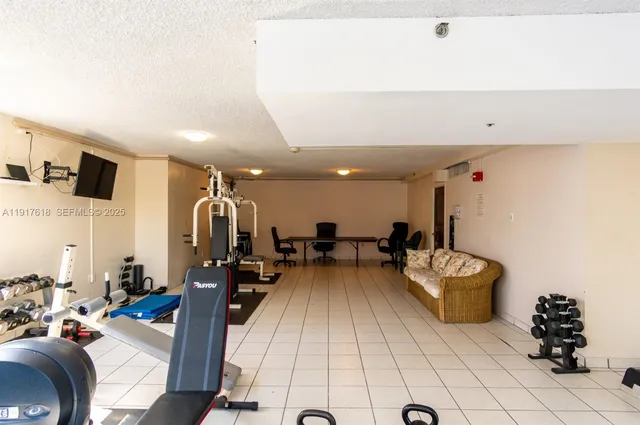 $5,400 | 145 Southeast 25th Road, Unit 1003, Miami, FL 33129