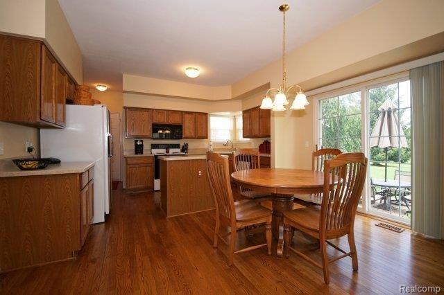 Updated Kitchen & Nook