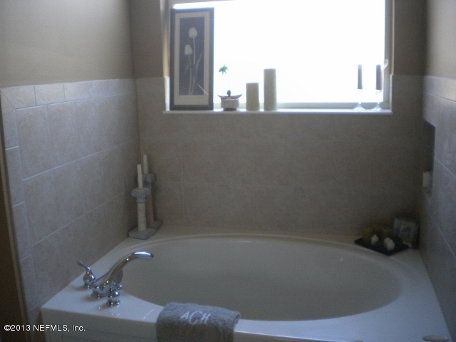 11275 Pine Moss Road West Jacksonville, FL 32218 - Photo 29 of 39 master tub