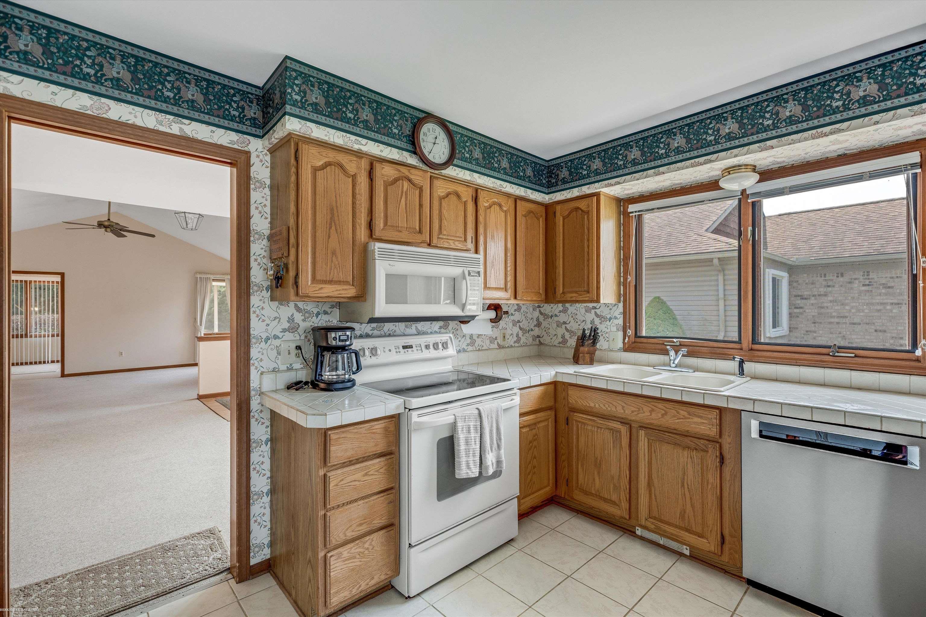 323 Mae Court Romeo, MI 48065 - Photo 8 of 34