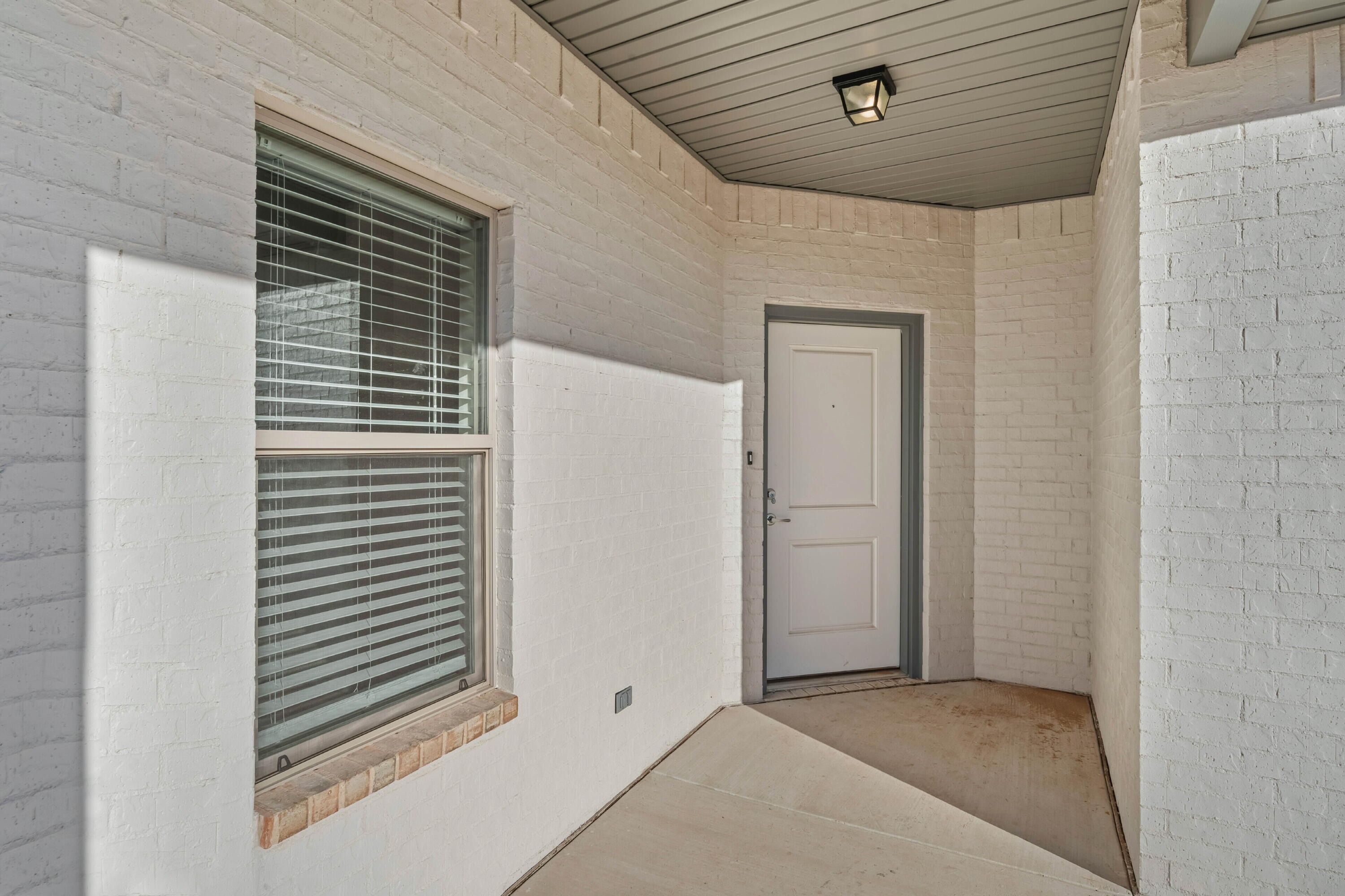 7016 40th Street Lubbock, TX 79407 - Photo 3 of 19 a view of a livingroom with an empty space