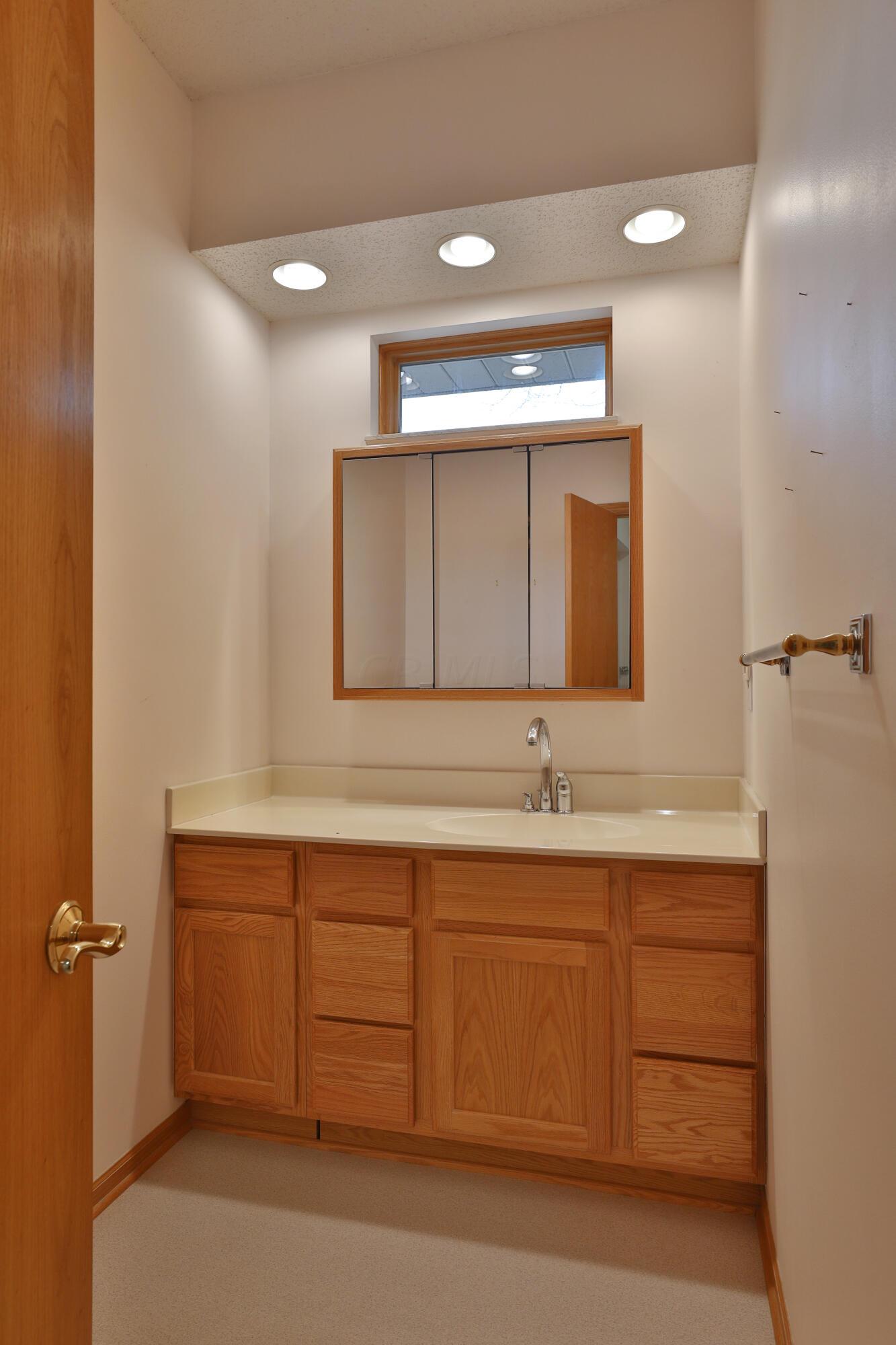 5892 Linworth Road Columbus, OH 43085 - Photo 28 of 68 5892-Linworth-28