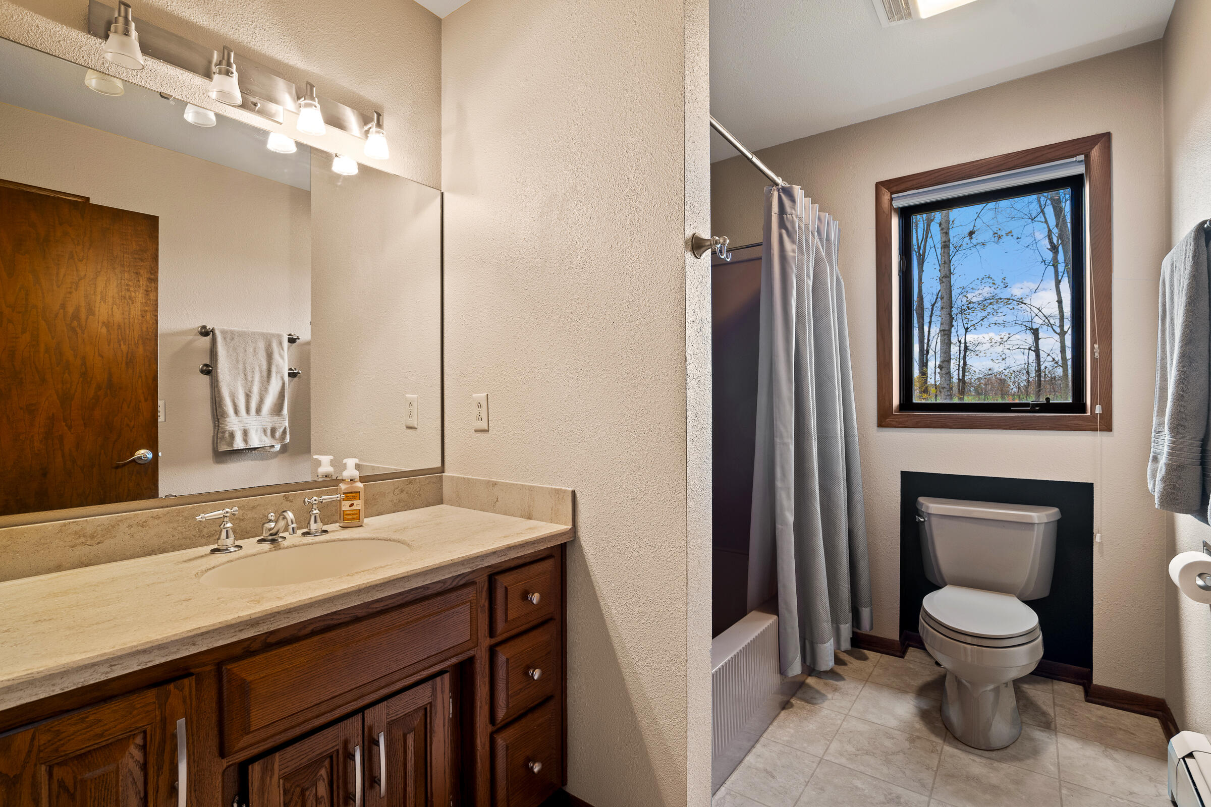 N6720 Hillside Road Sheboygan Falls, WI 53085 - Photo 15 of 28 Full Bathroom