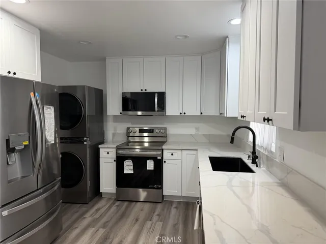 $3,300 | 7761 N Aura Avenue, Reseda, CA 91335