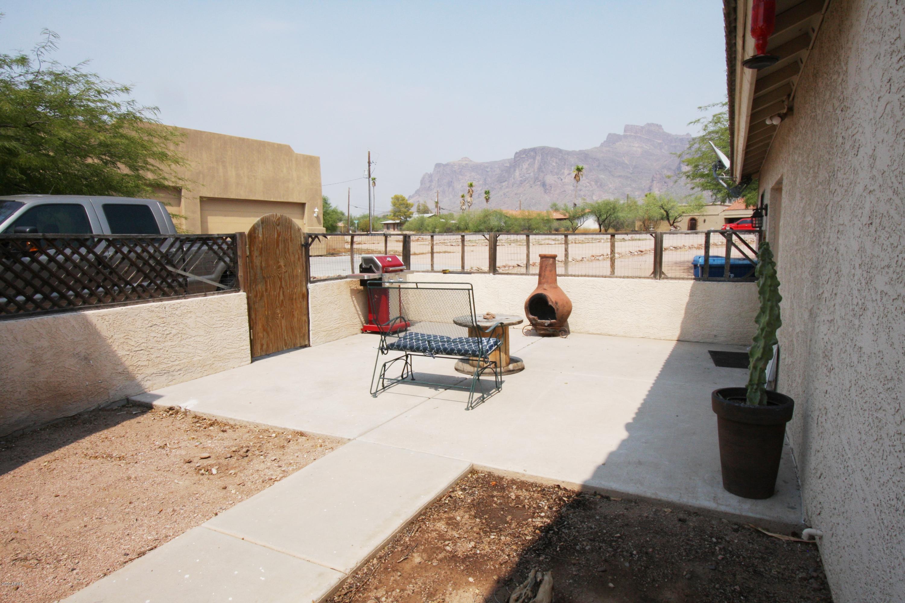 94 North Mountain View Road Apache Junction, AZ 85119 - Photo 14 of 27 SideYard2