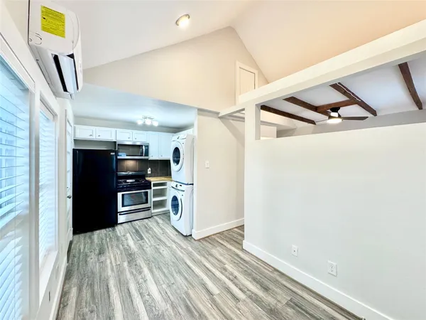 $1,100 | 914 Joyce Street, Unit A, Houston, TX 77009