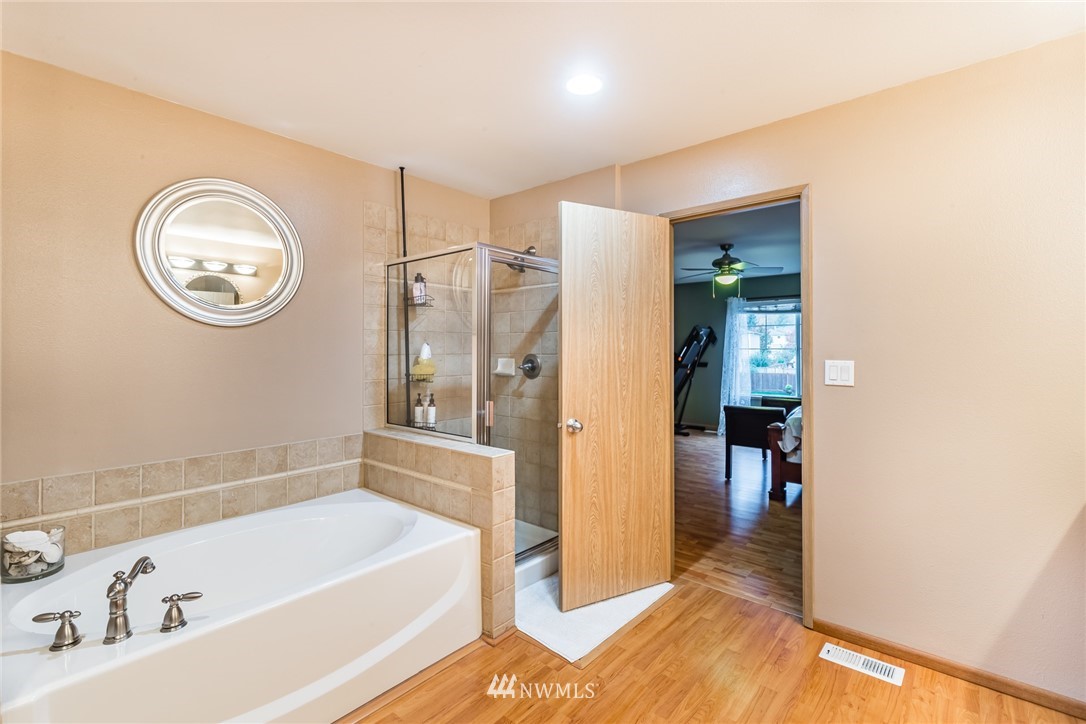 20426 Corbridge Road Southeast Monroe, WA 98272 - Photo 14 of 23 a bathroom with a bathtub and a sink