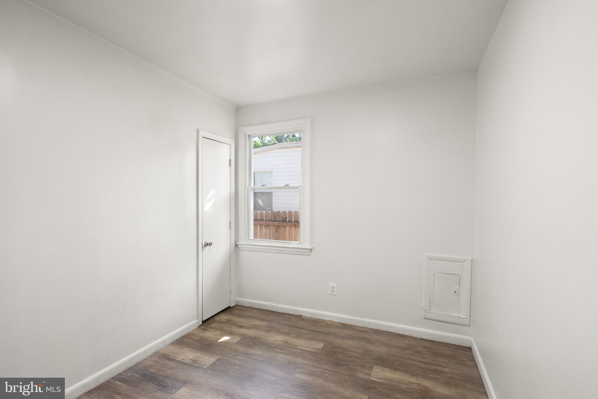 28 East Reed Avenue Alexandria, VA 22305 - Photo 21 of 33 a view of an empty room with a window