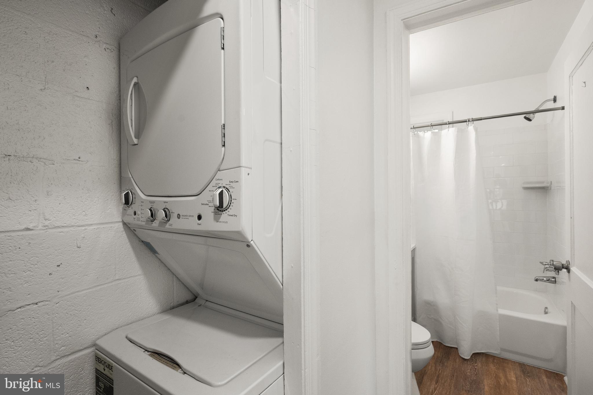 28 East Reed Avenue Alexandria, VA 22305 - Photo 25 of 33 a bathroom with a toilet and a bathtub
