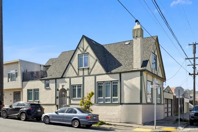 a view of a car park in front of house