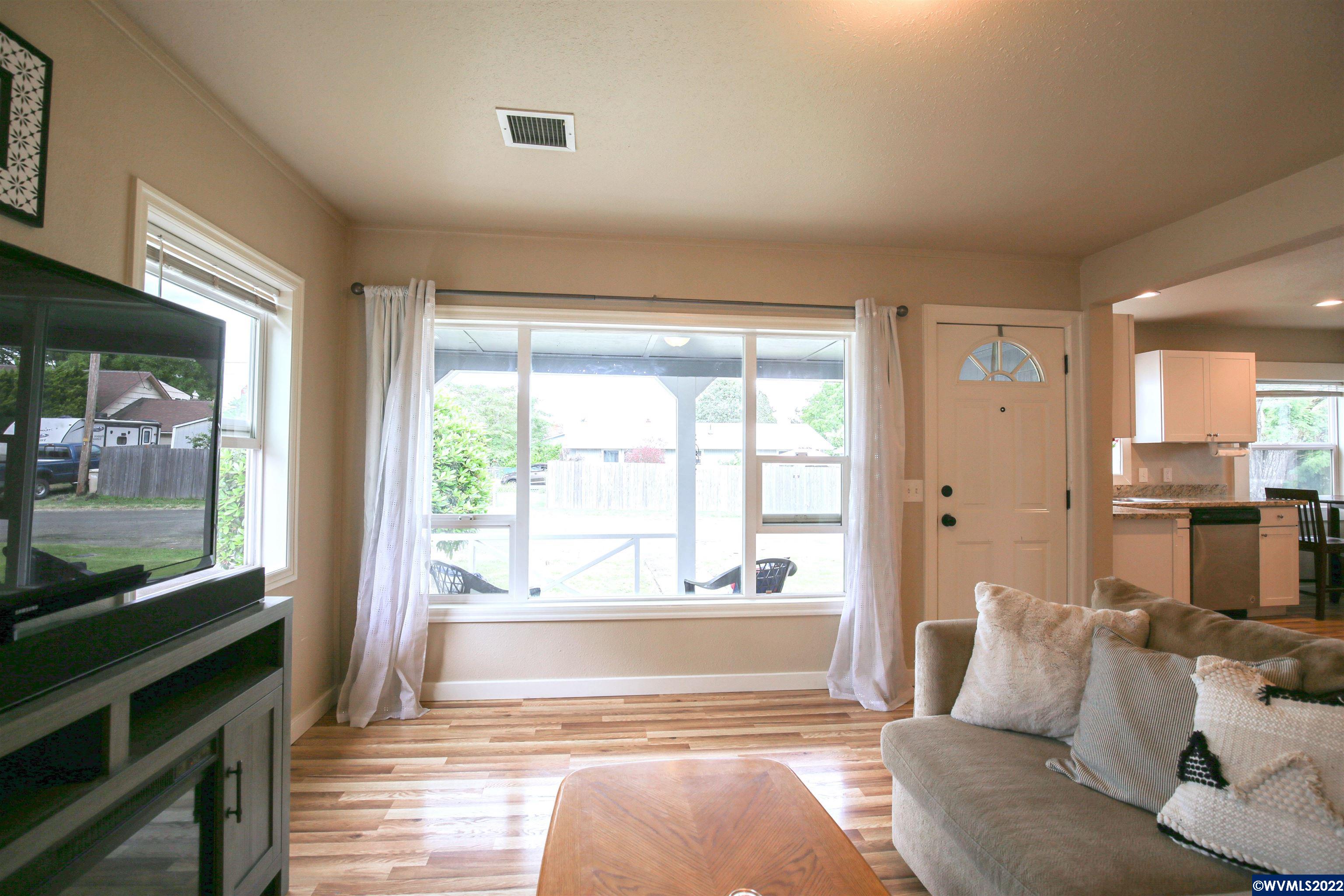 215 Southwest Jasper Street Dallas, OR 97338 - Photo 12 of 42 Gallery Image 12