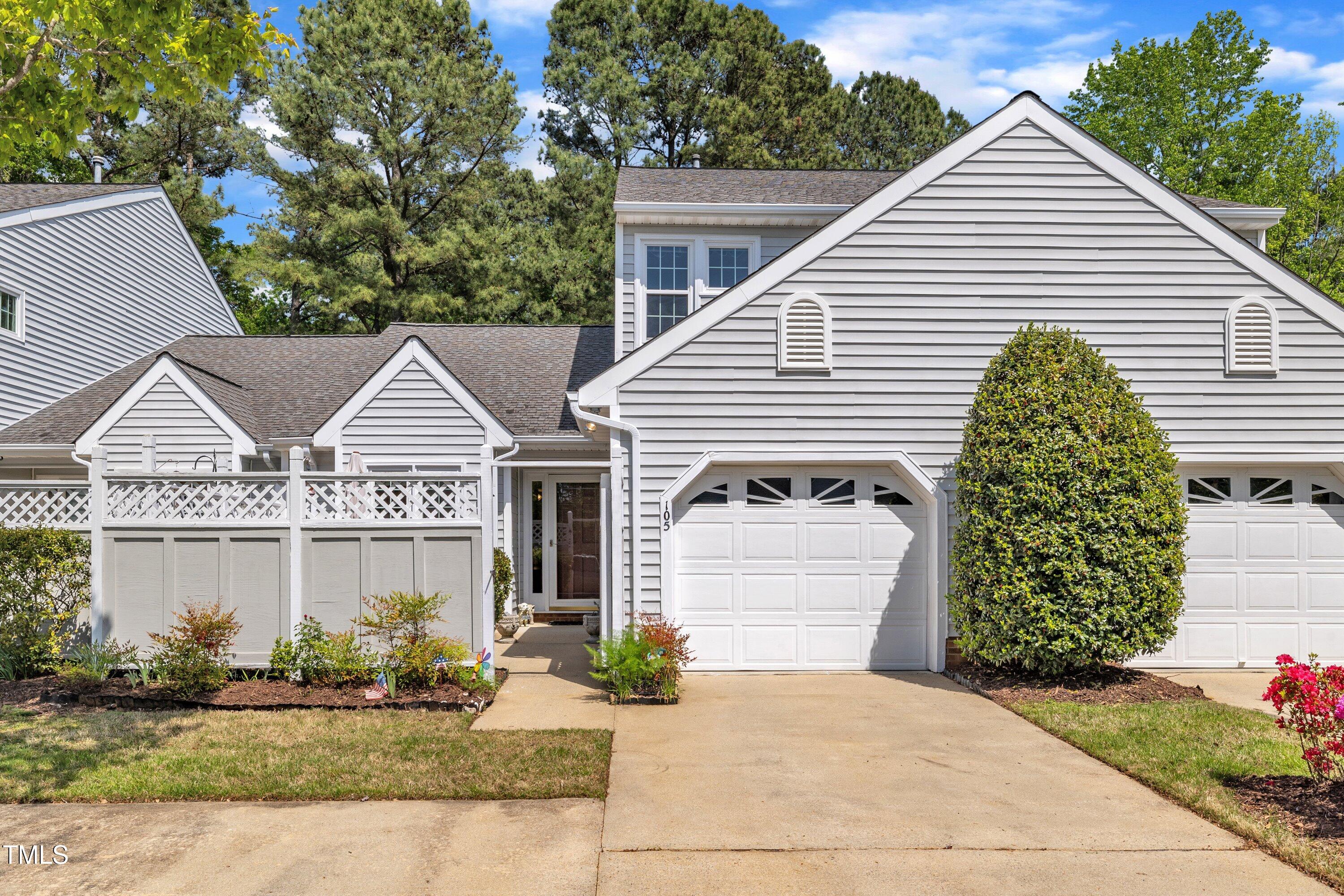 01-105 Breakers Pl-43