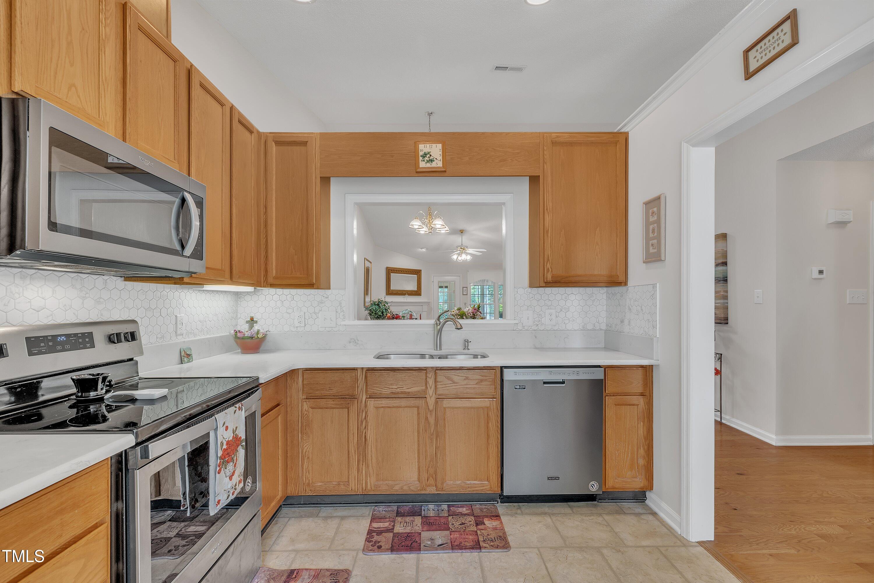 105 Breakers Place Cary, NC 27511 - Photo 7 of 52 31-105 Breakers Pl-25