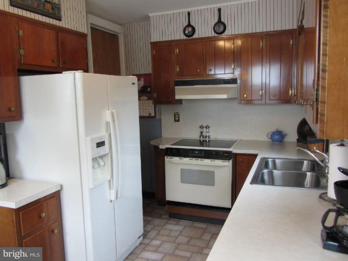 4519 Raspe Avenue Baltimore, MD 21206 - Photo 2 of 30 Kitchen