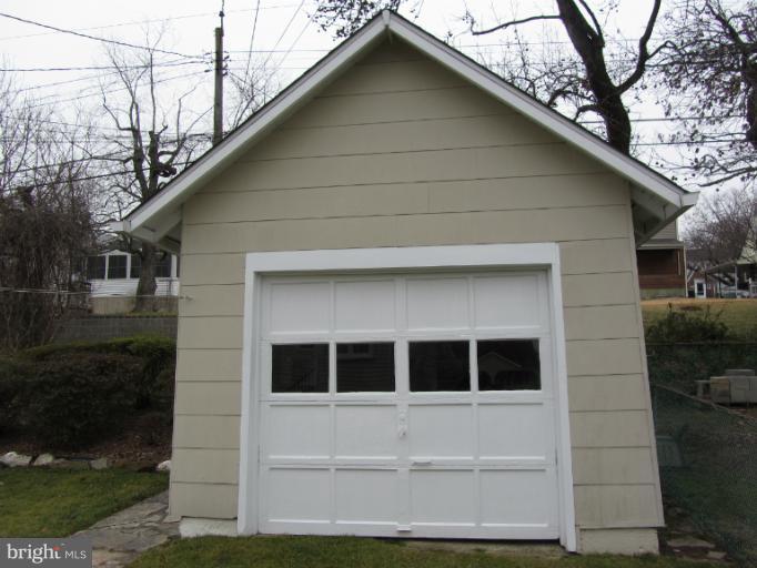 4519 Raspe Avenue Baltimore, MD 21206 - Photo 26 of 30 Garage