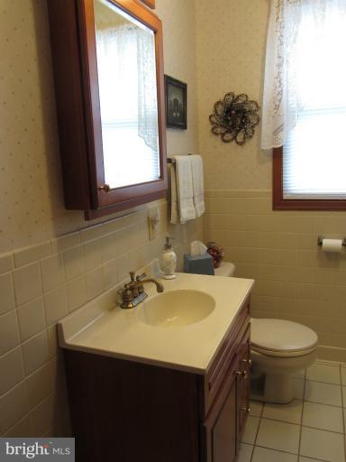 4519 Raspe Avenue Baltimore, MD 21206 - Photo 7 of 30 Hall Bath