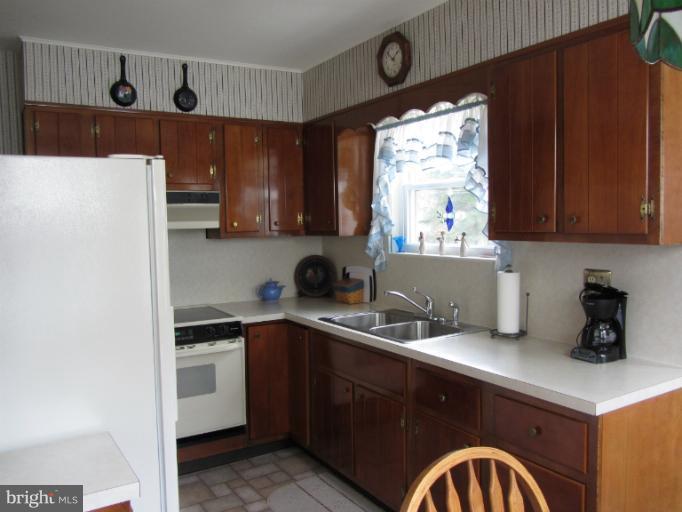 4519 Raspe Avenue Baltimore, MD 21206 - Photo 9 of 30 Kitchen