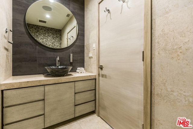 $14,500 | 14649 Addison Street, Sherman Oaks, CA 91403