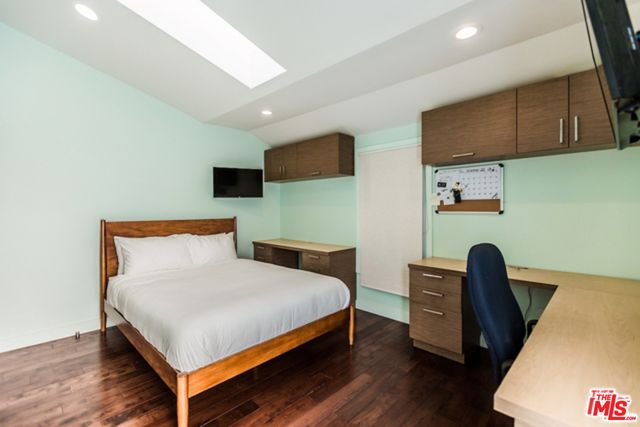 $14,500 | 14649 Addison Street, Sherman Oaks, CA 91403