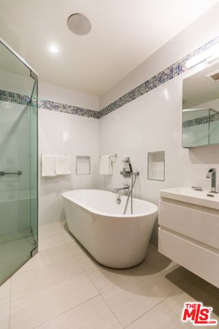 $14,500 | 14649 Addison Street, Sherman Oaks, CA 91403