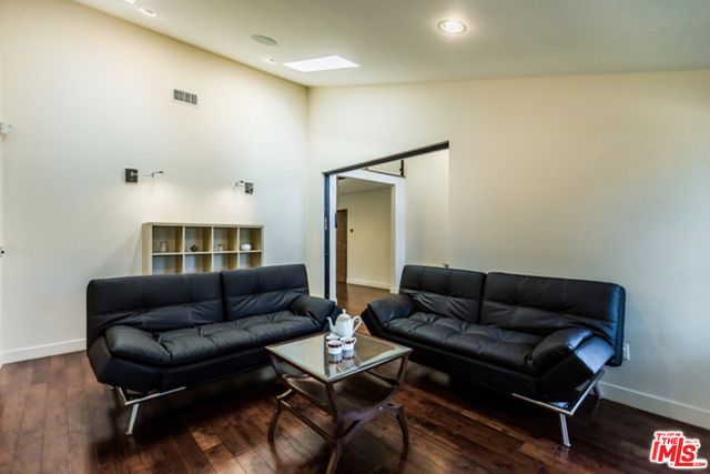 $14,500 | 14649 Addison Street, Sherman Oaks, CA 91403