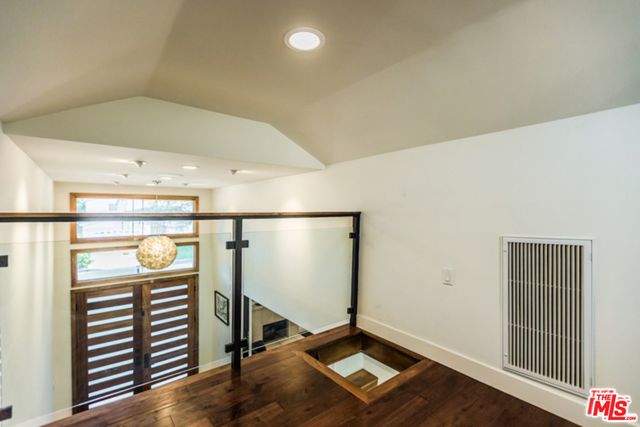 $14,500 | 14649 Addison Street, Sherman Oaks, CA 91403