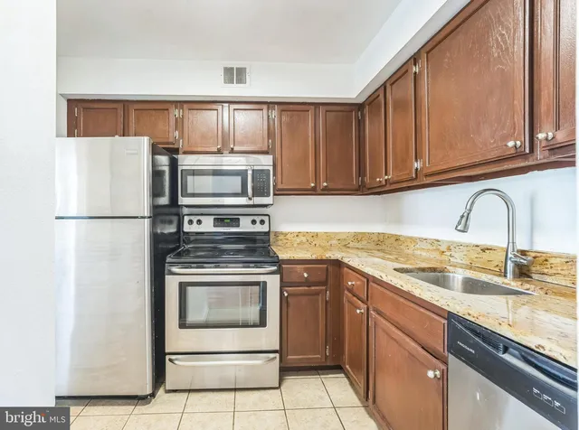 $1,800 | 5758 Village Green Drive, Unit E, Alexandria, VA 22309