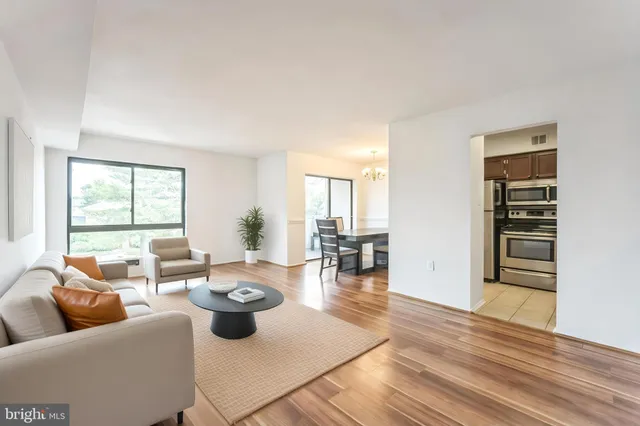 $1,800 | 5758 Village Green Drive, Unit E, Alexandria, VA 22309