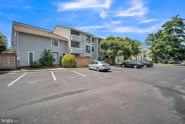 $1,800 | 5758 Village Green Drive, Unit E, Alexandria, VA 22309