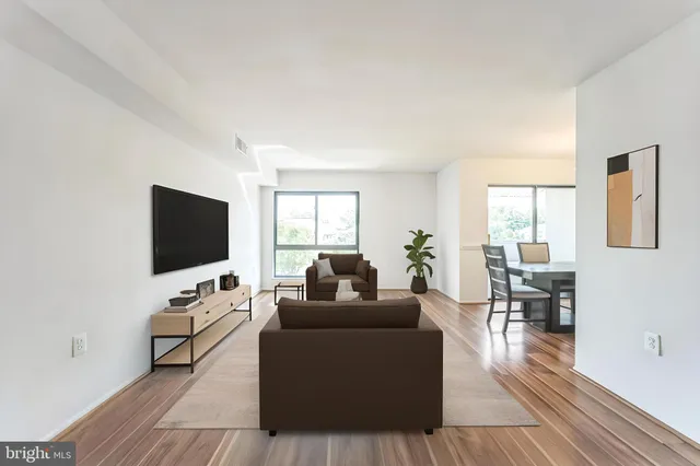 $1,800 | 5758 Village Green Drive, Unit E, Alexandria, VA 22309