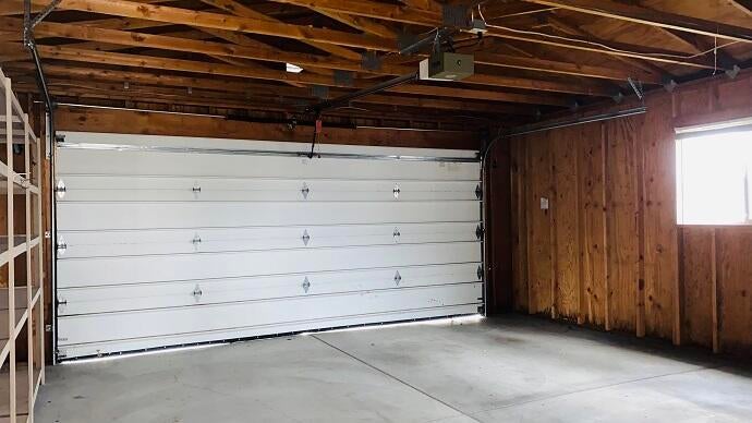 555 Freeman Road, Unit 25 Central Point, OR 97502 - Photo 30 of 33 431-415891 GARAGE INTERIOR