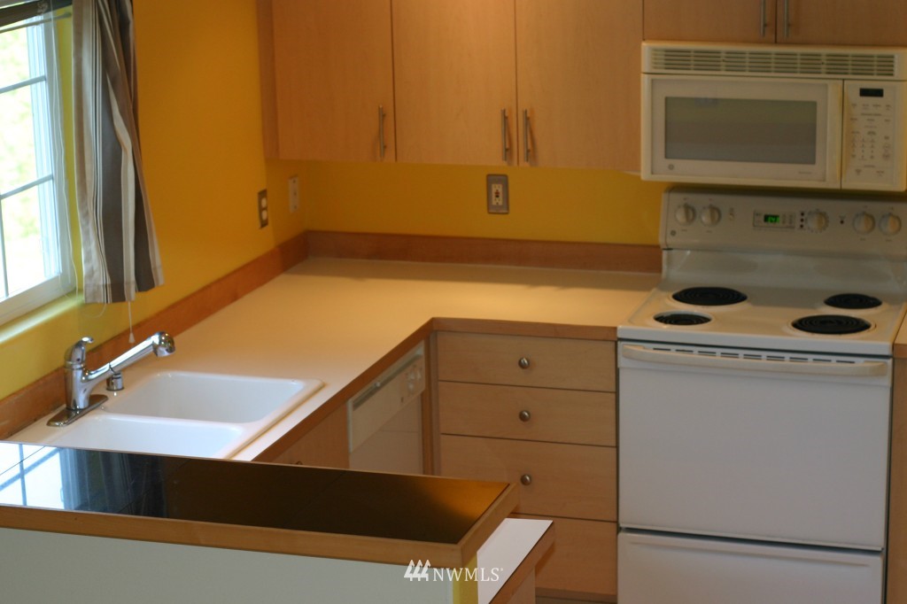 17319 East Riverside Drive Bothell, WA 98011 - Photo 3 of 15