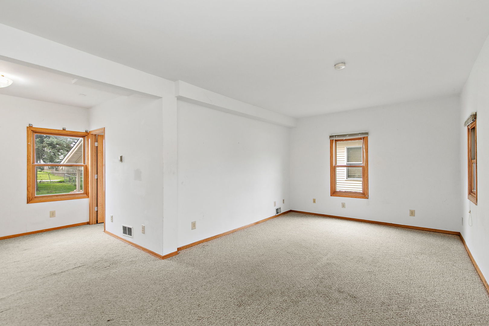 1302 State Street DeKalb, IL 60115 - Photo 4 of 21